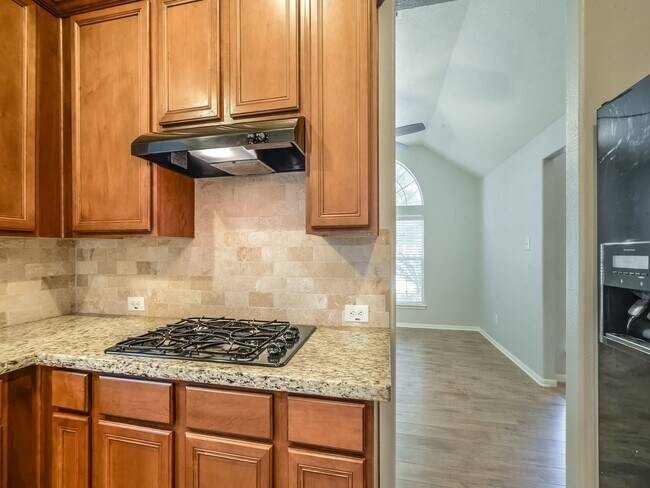 Building Photo - 15310 Cypressedge Ct