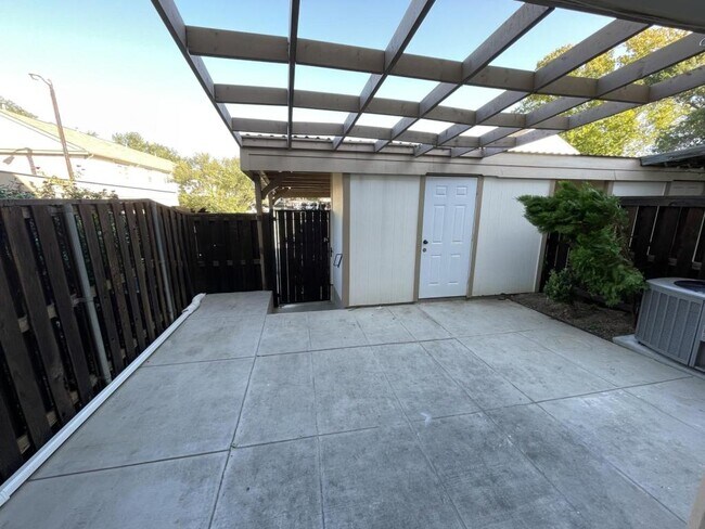 Building Photo - 292 Westview Terrace