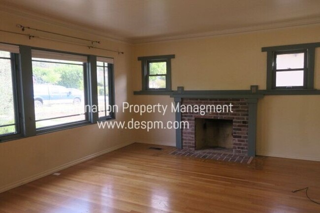 Building Photo - Whimsical 3 BR 2 BA Altadena Hills