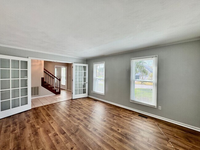 Building Photo - Great Neck Pool Home! First-Time Rental Available NOW! Pet Friendly - Corner Lot - Top Schools!