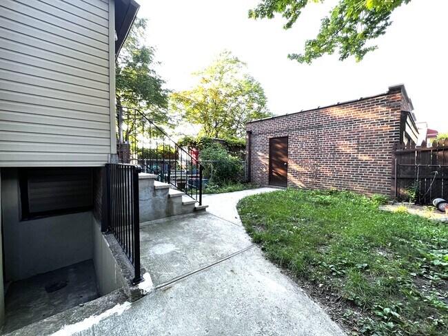 Building Photo - 67-135-135 Dartmouth St