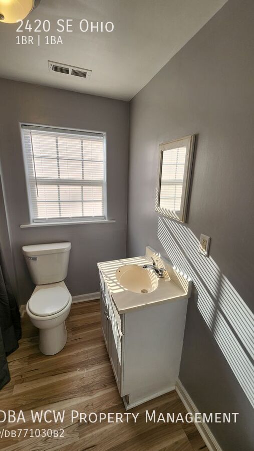 Building Photo - 2420 SE Ohio-