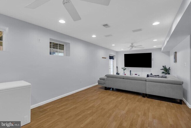 Building Photo - 6802 Dewars Way