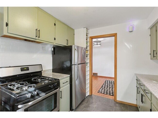 Building Photo - 4215 16th Ave S