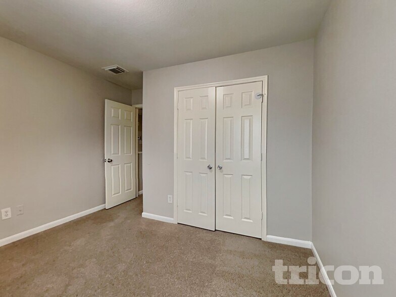 Building Photo - 415 Remington Creek Dr