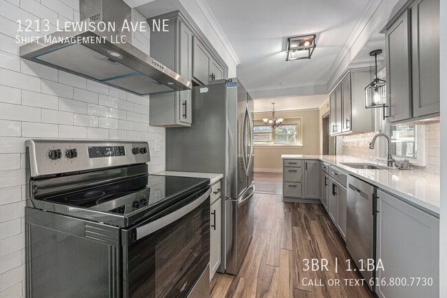 Building Photo - 1213 Lewison Ave NE
