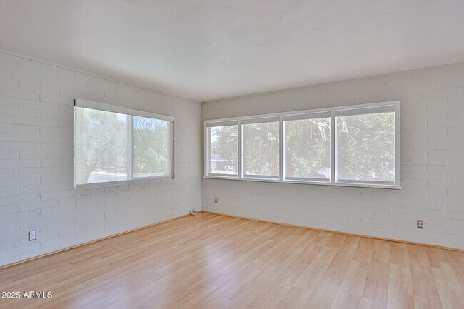 Building Photo - 6544 N 12th St