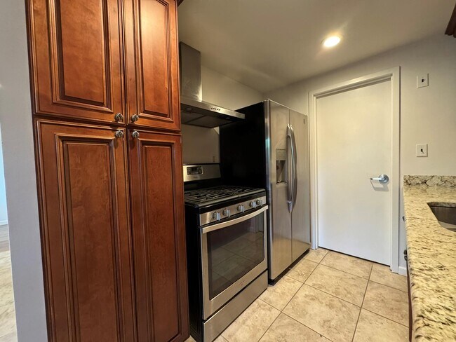 Building Photo - 233 Sagamore Hills Dr