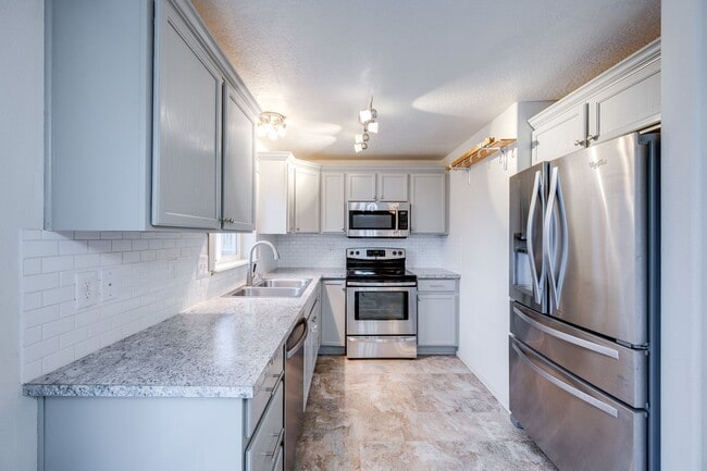 Building Photo - MOVE-IN SPECIAL! Bright & Spacious 4-Bedroom Home in One of Pullman’s Most Desirable Neighborhoods