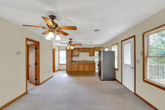 Building Photo - 1049 Yoder Dr