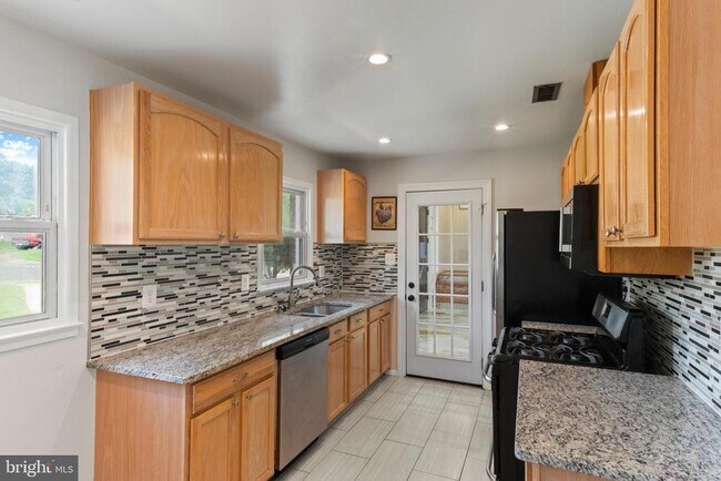 Building Photo - 3709 Forestdale Ave