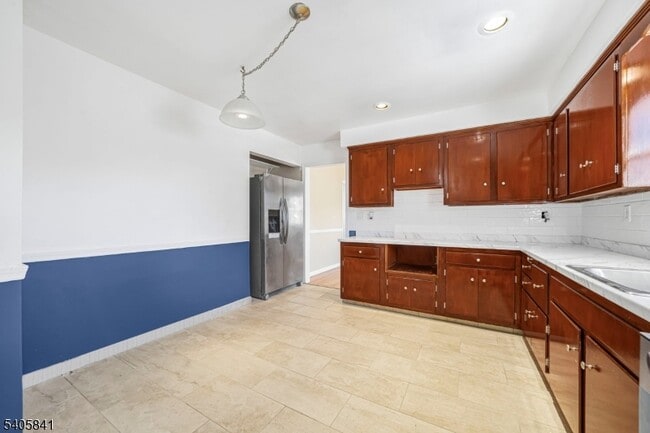 Building Photo - 686 Gates Terrace