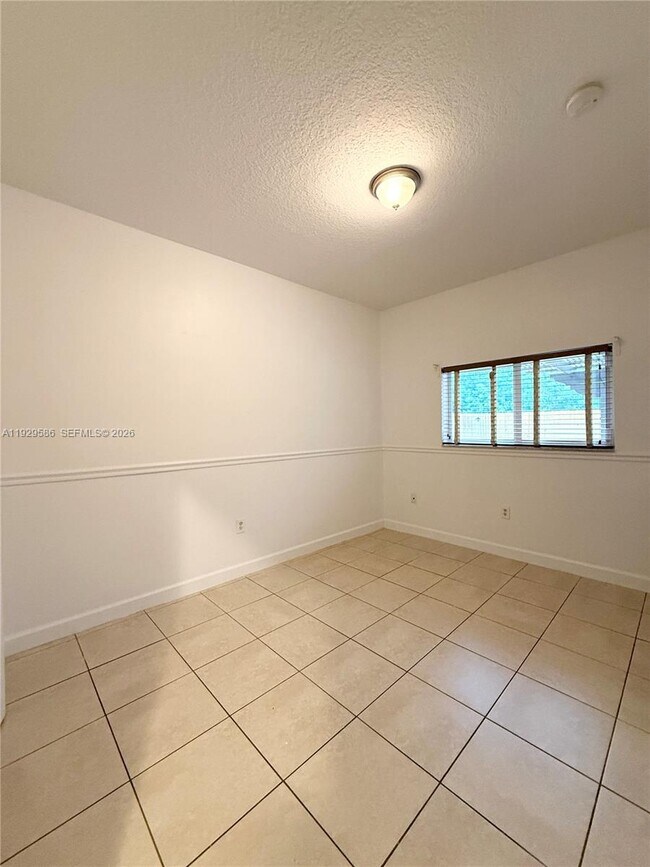 Building Photo - 13424 SW 122nd Ave