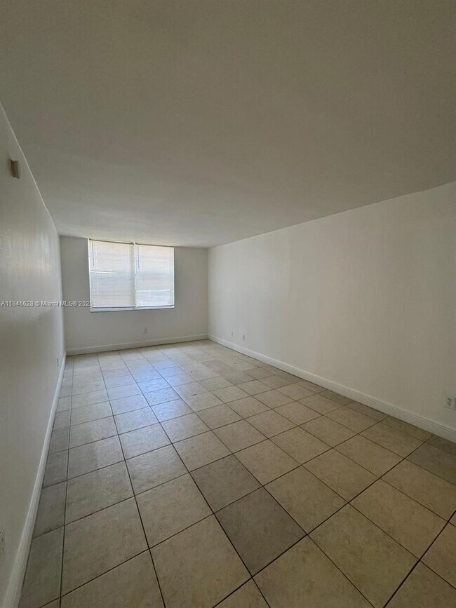 Building Photo - 482 NW 165th St