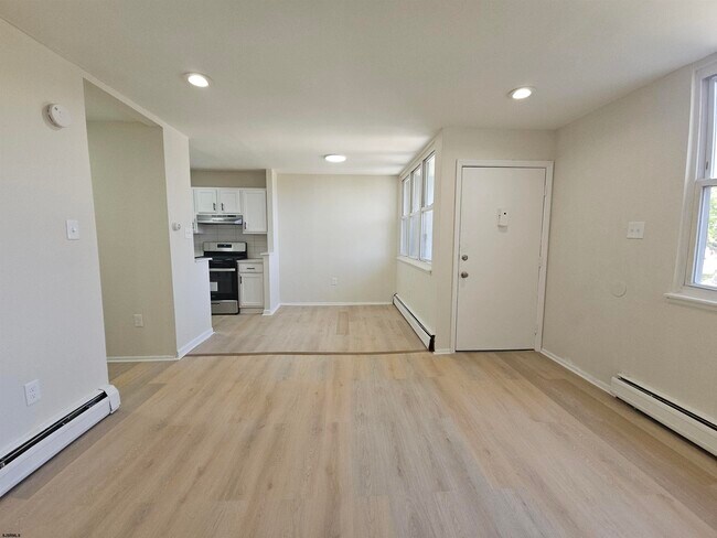 Building Photo - 2201 Murray Ave