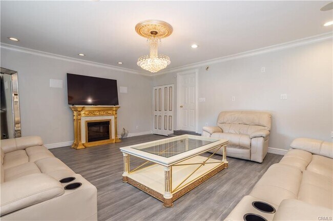 Building Photo - 18834 Devonshire St