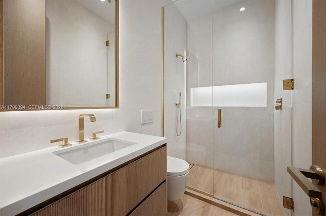 Building Photo - 424 W Rivo Alto Dr