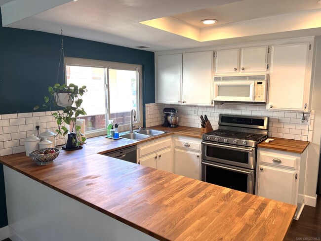 Building Photo - 1828 Ballina Dr
