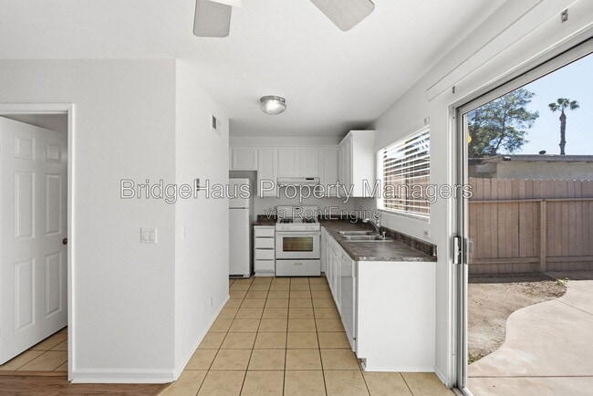 Building Photo - 3550 Sandpiper Pl