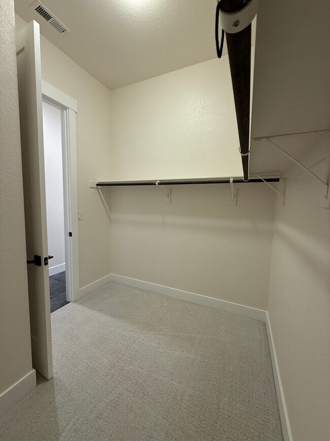 Building Photo - Beautiful single story Toll Brothers Home ...