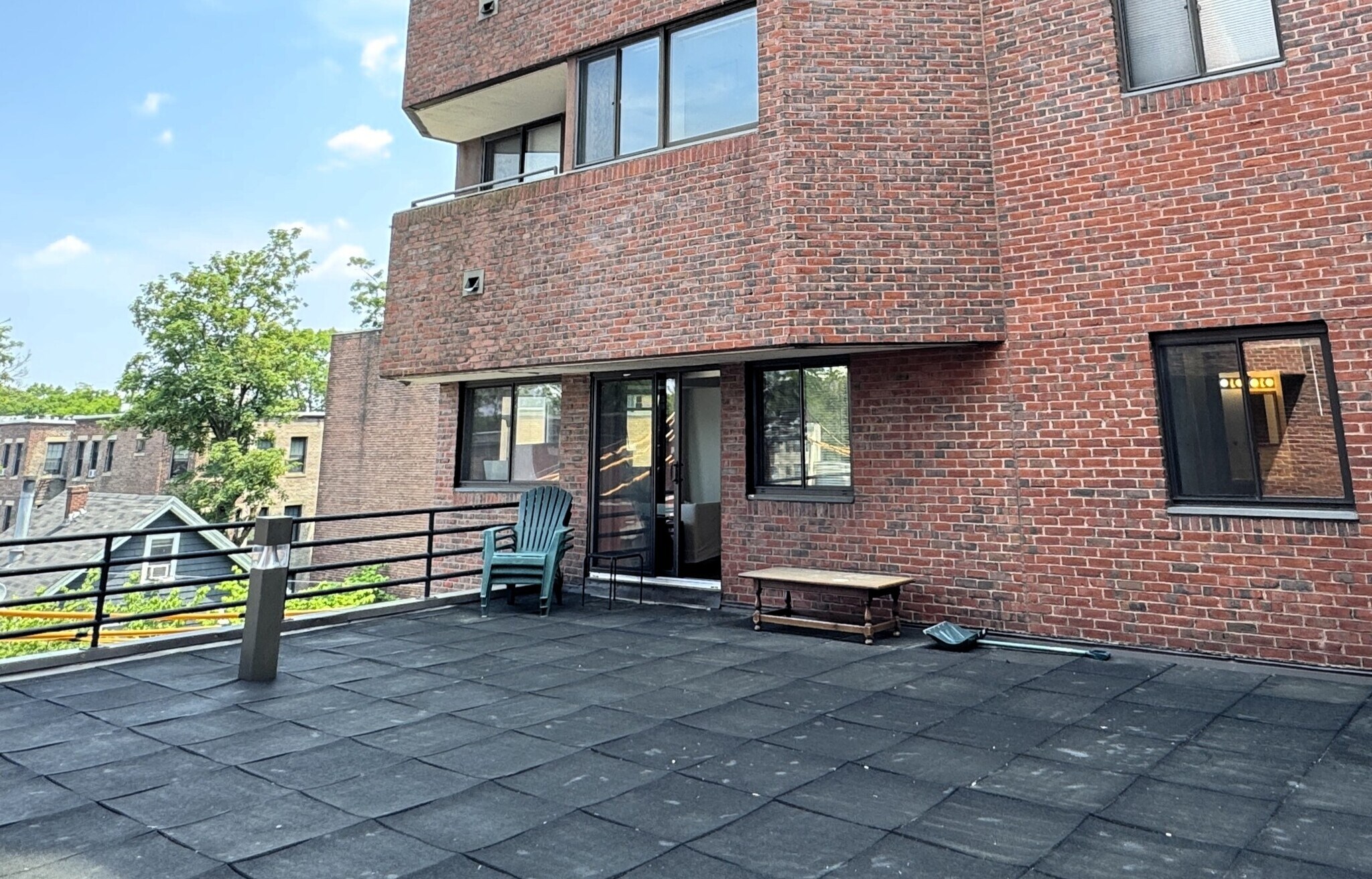 Building Photo - 147 Kelton St