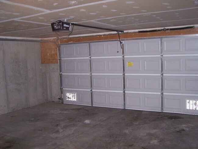 Building Photo - 11 Fuller Cir