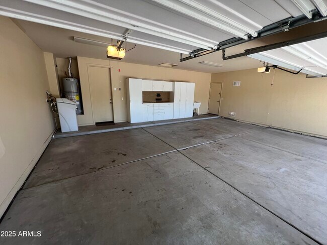 Building Photo - 17654 W Willow Dr