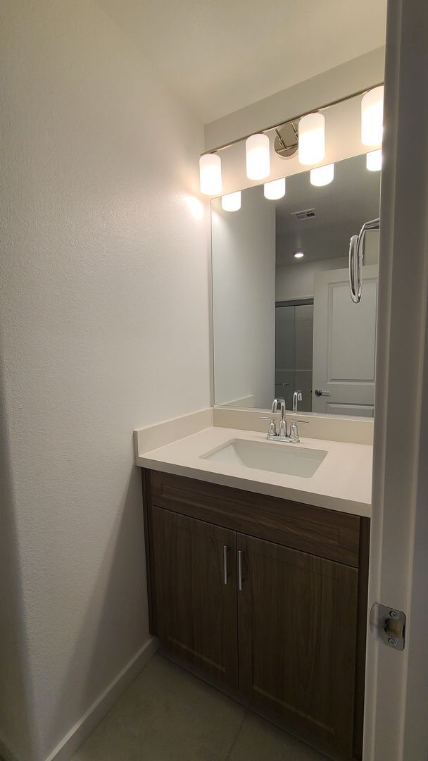 Building Photo - Brand New 2 Story Townhome