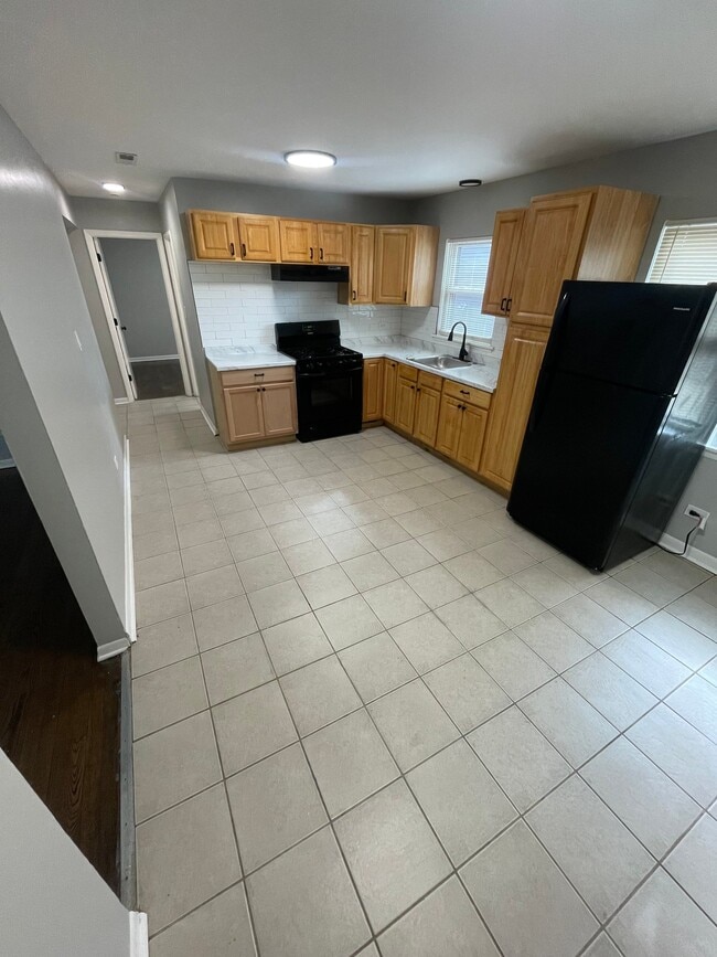 Building Photo - 7661 S Coles Ave