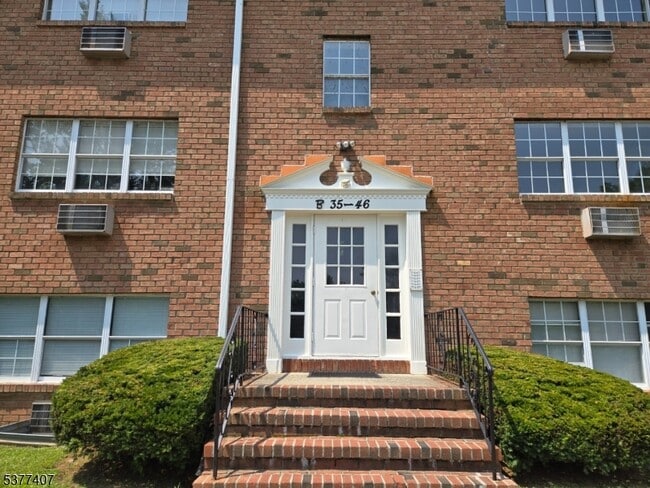 Building Photo - 1041 Ridge St