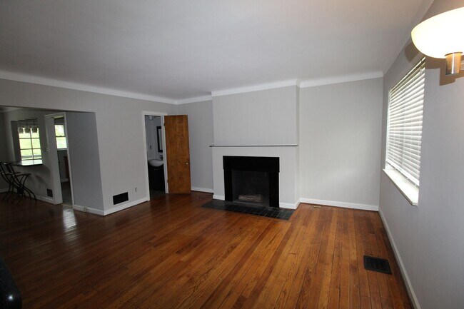 Building Photo - 1562-1568-1568 Waltham Rd