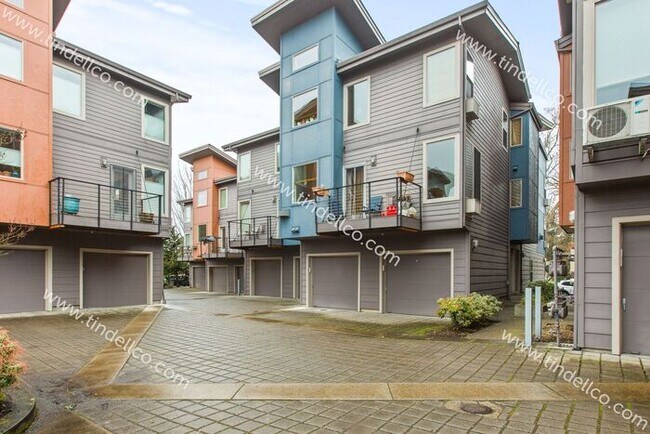 Building Photo - Luxurious 1BR/1BA Condo in Matthew Frank Community - Your Ideal Urban Retreat! (W/S/G included)