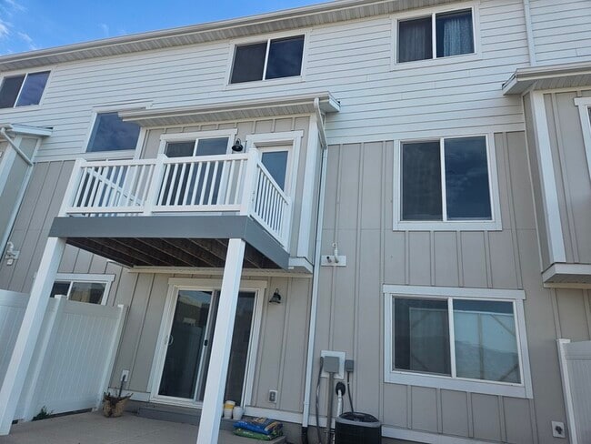 Building Photo - 983 W Coral Charm Wy