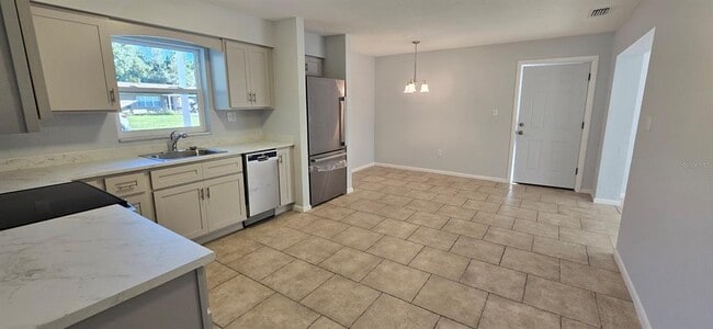 Building Photo - 29 Lake Ct Loop