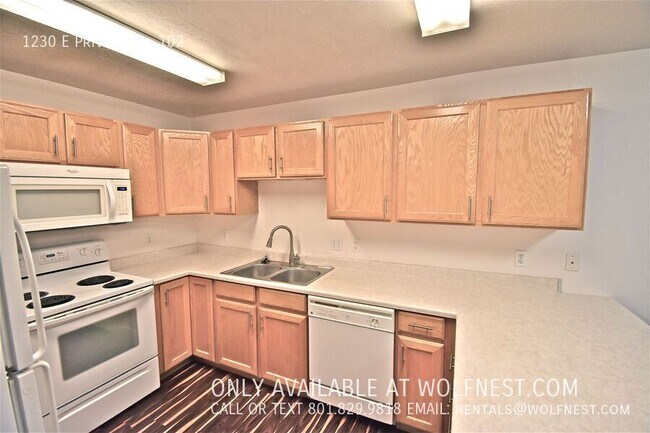 Building Photo - 1230 Privet Dr