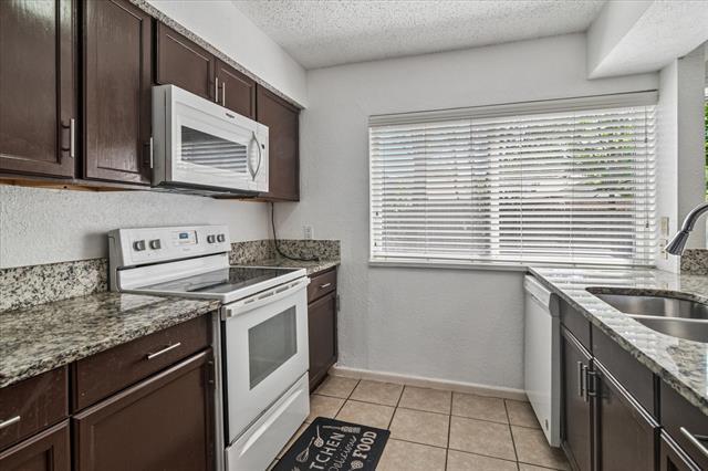 Building Photo - 1302 Summerwood Ln