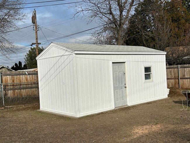 Building Photo - Updated Charmer