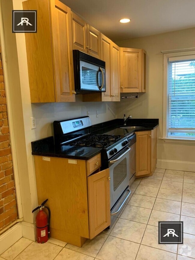 Building Photo - 3 bedroom in Brookline MA 02446