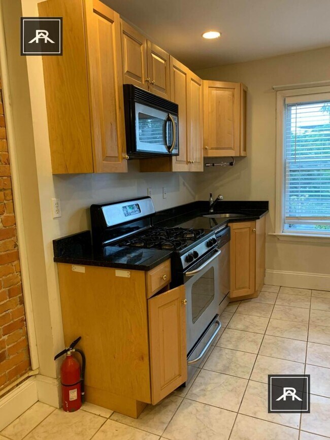 Building Photo - 3 bedroom in Brookline MA 02446