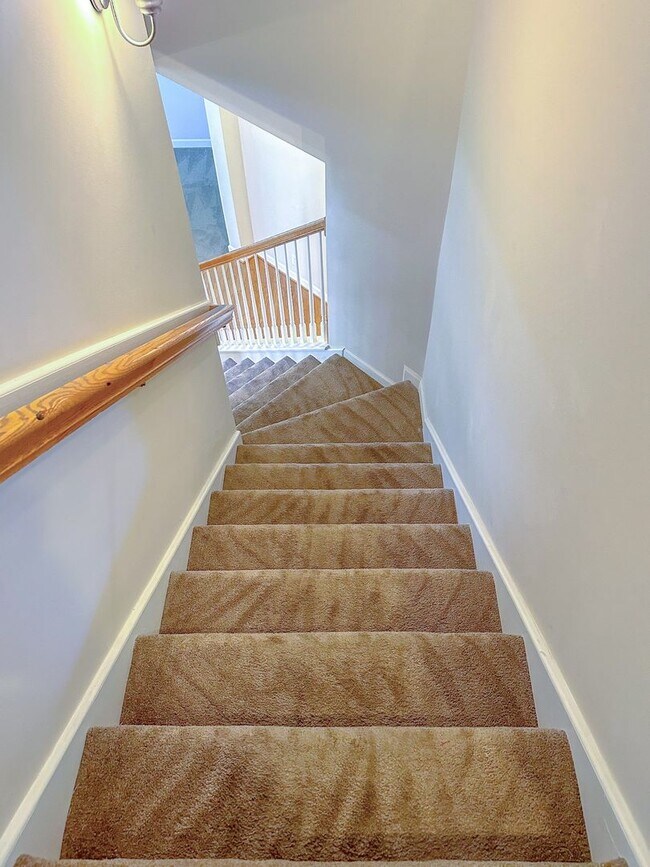 Building Photo - **5-BEDROOM HOME IN AMENITY-RICH MCKAY'S M...