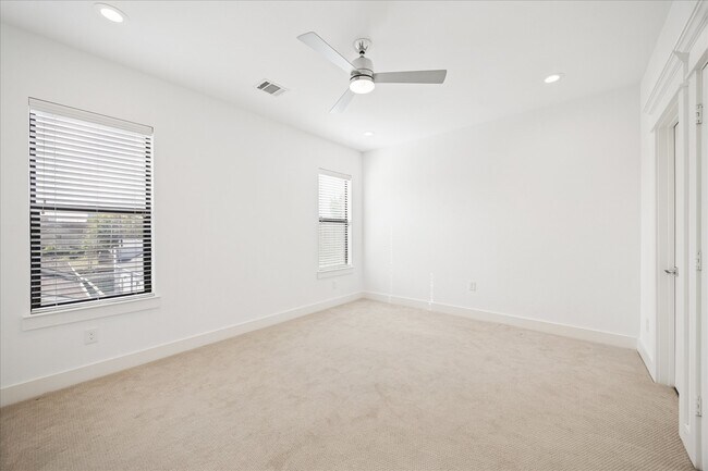 Building Photo - 4405 Schuler St