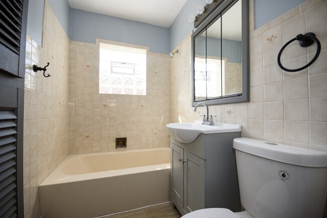 Building Photo - 5533 S Menard Ave