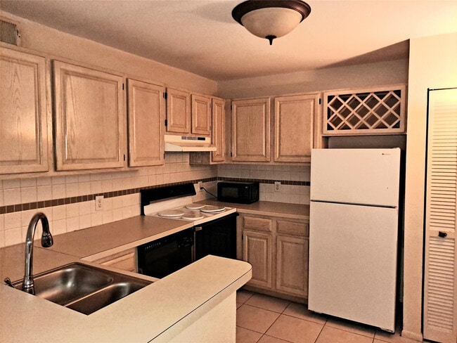 Building Photo - 1845 Palm Cove Blvd