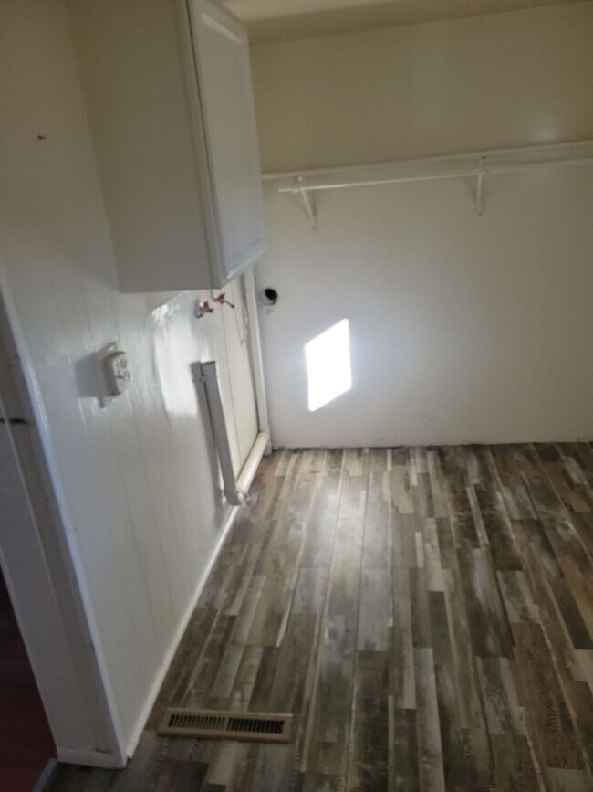 Building Photo - 636 3rd Ave W