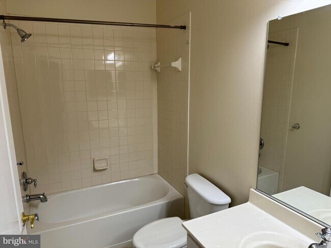 Building Photo - 5543 Hartfield Ave