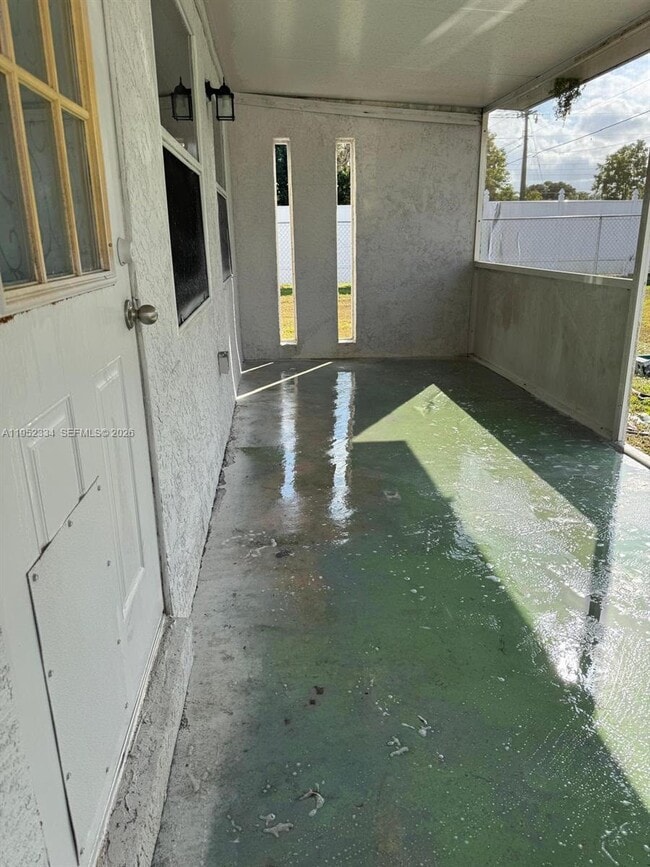 Building Photo - 910 SW Airoso Blvd