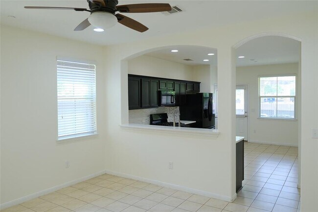 Building Photo - 2880 Donnell Dr