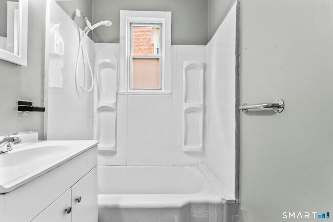 Building Photo - 313 High St