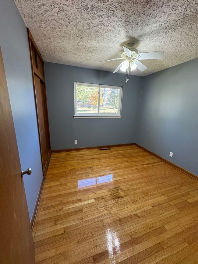 Building Photo - 3 Bed 1 Bath 1 Carport PRE-LEASING