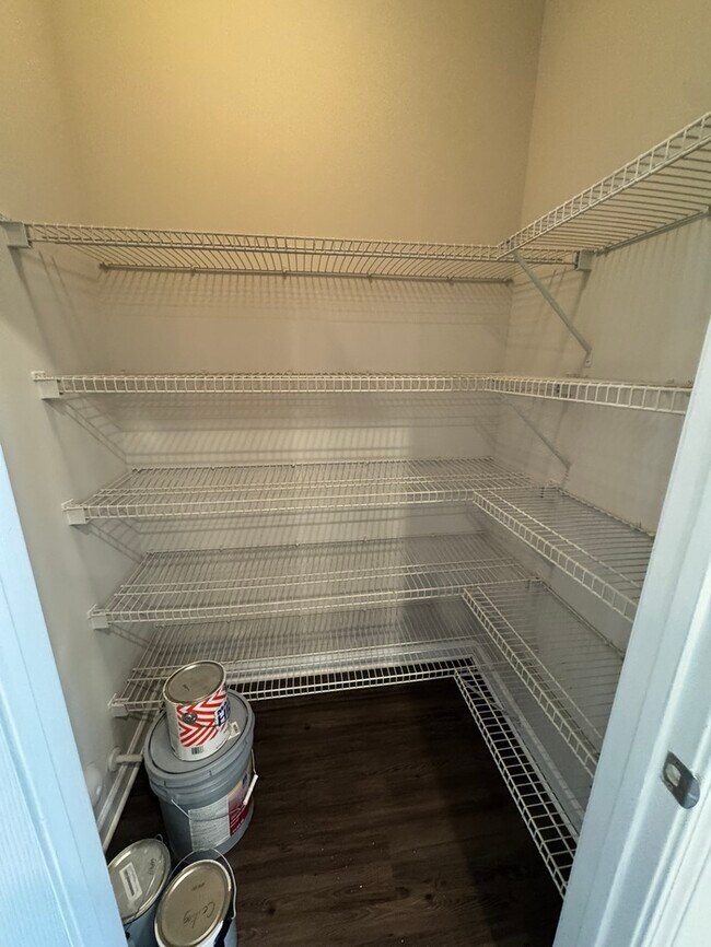 Building Photo - Amazing Deal! Great Location! 3 Bedroom 2.5 Bath Town Home! Playground in community!